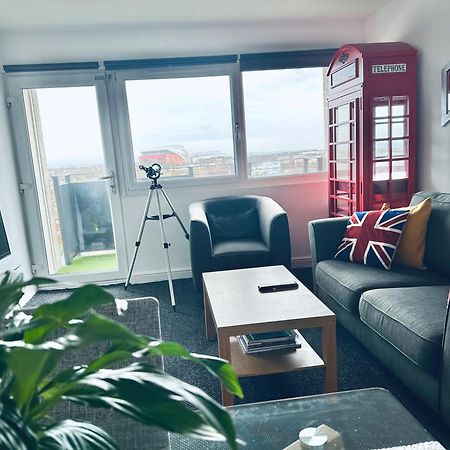 Unique View Of Anfield Stadium - Charming 2 Bedroom Apartment In Liverpool With Parking エクステリア 写真