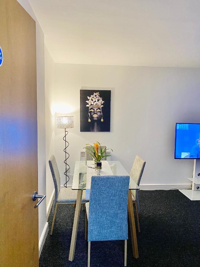 Unique View Of Anfield Stadium - Charming 2 Bedroom Apartment In Liverpool With Parking エクステリア 写真
