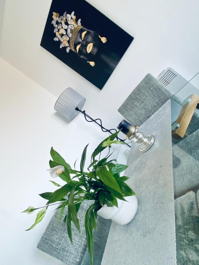 Unique View Of Anfield Stadium - Charming 2 Bedroom Apartment In Liverpool With Parking エクステリア 写真