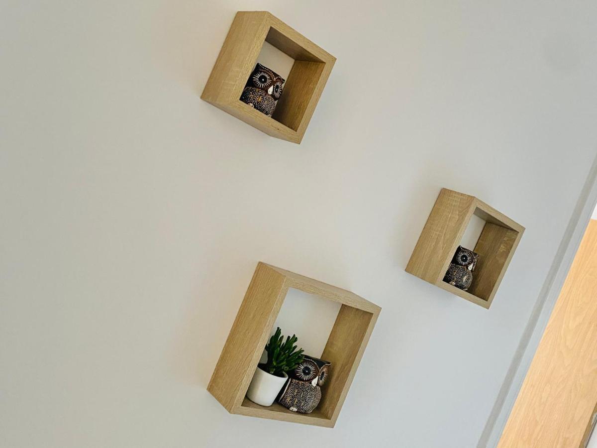Unique View Of Anfield Stadium - Charming 2 Bedroom Apartment In Liverpool With Parking エクステリア 写真
