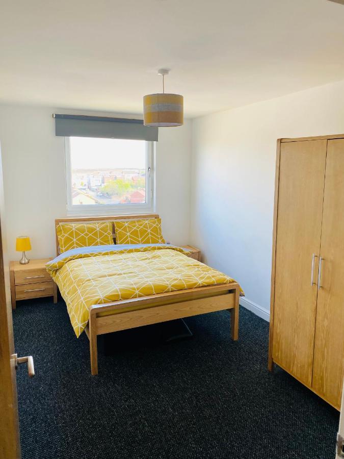Unique View Of Anfield Stadium - Charming 2 Bedroom Apartment In Liverpool With Parking エクステリア 写真
