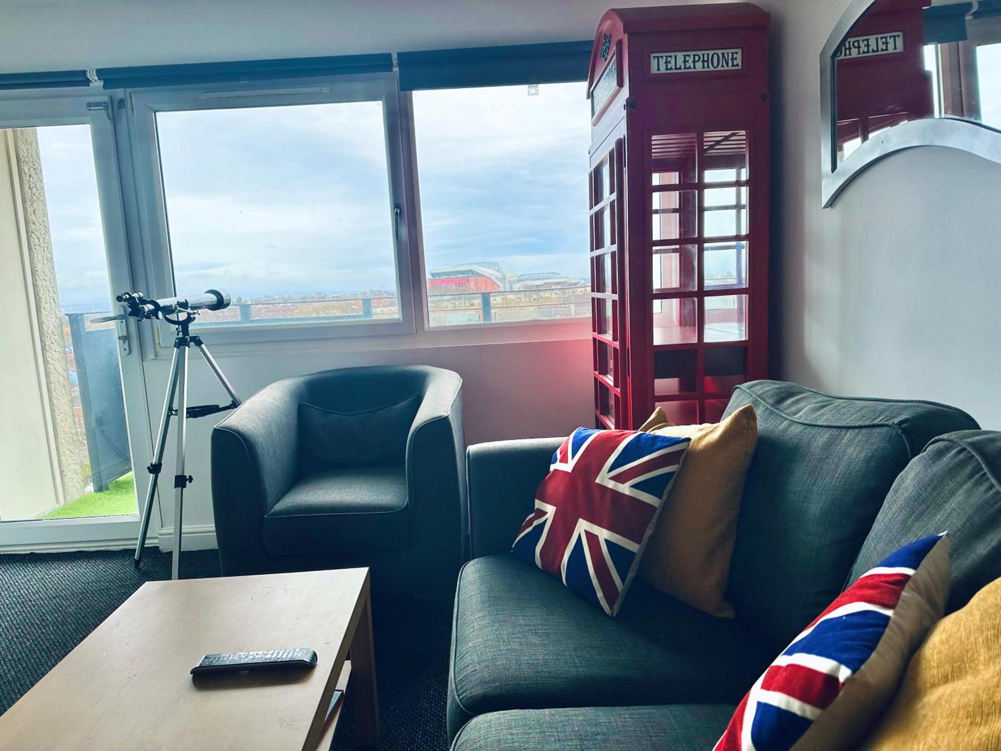 Unique View Of Anfield Stadium - Charming 2 Bedroom Apartment In Liverpool With Parking エクステリア 写真